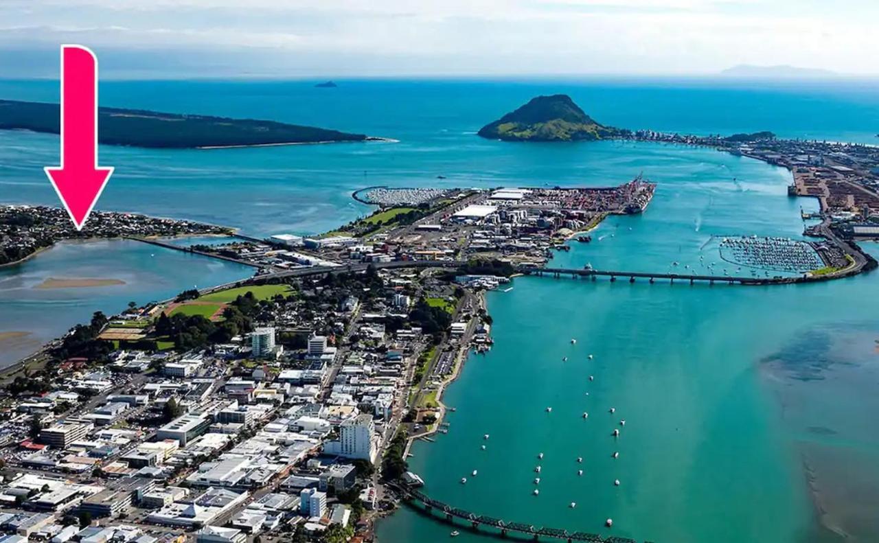 Tauranga - Big, Beautiful Villa On The Water! Eksteriør billede
